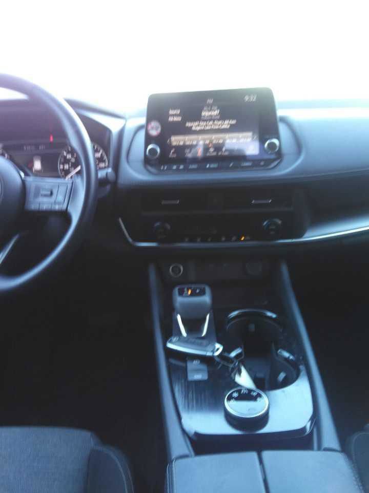 Used 2023 Nissan Rogue SV AWD/4WD image 3