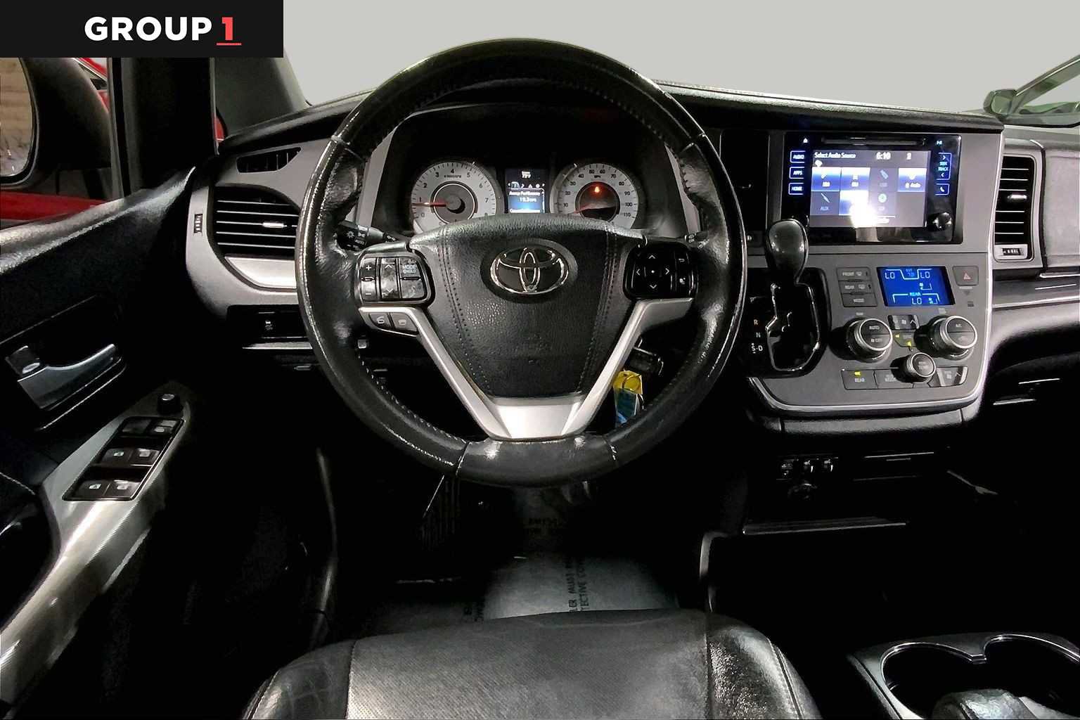 Used 2017 Toyota Sienna SE FWD image 6