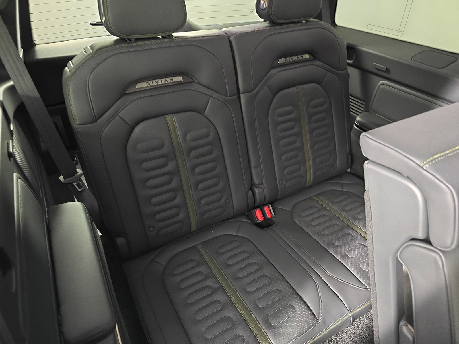 Used 2022 Rivian R1S Launch Edition image 25