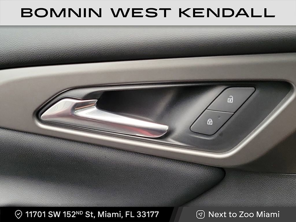 Used 2025 Chevrolet Traverse LT image 21