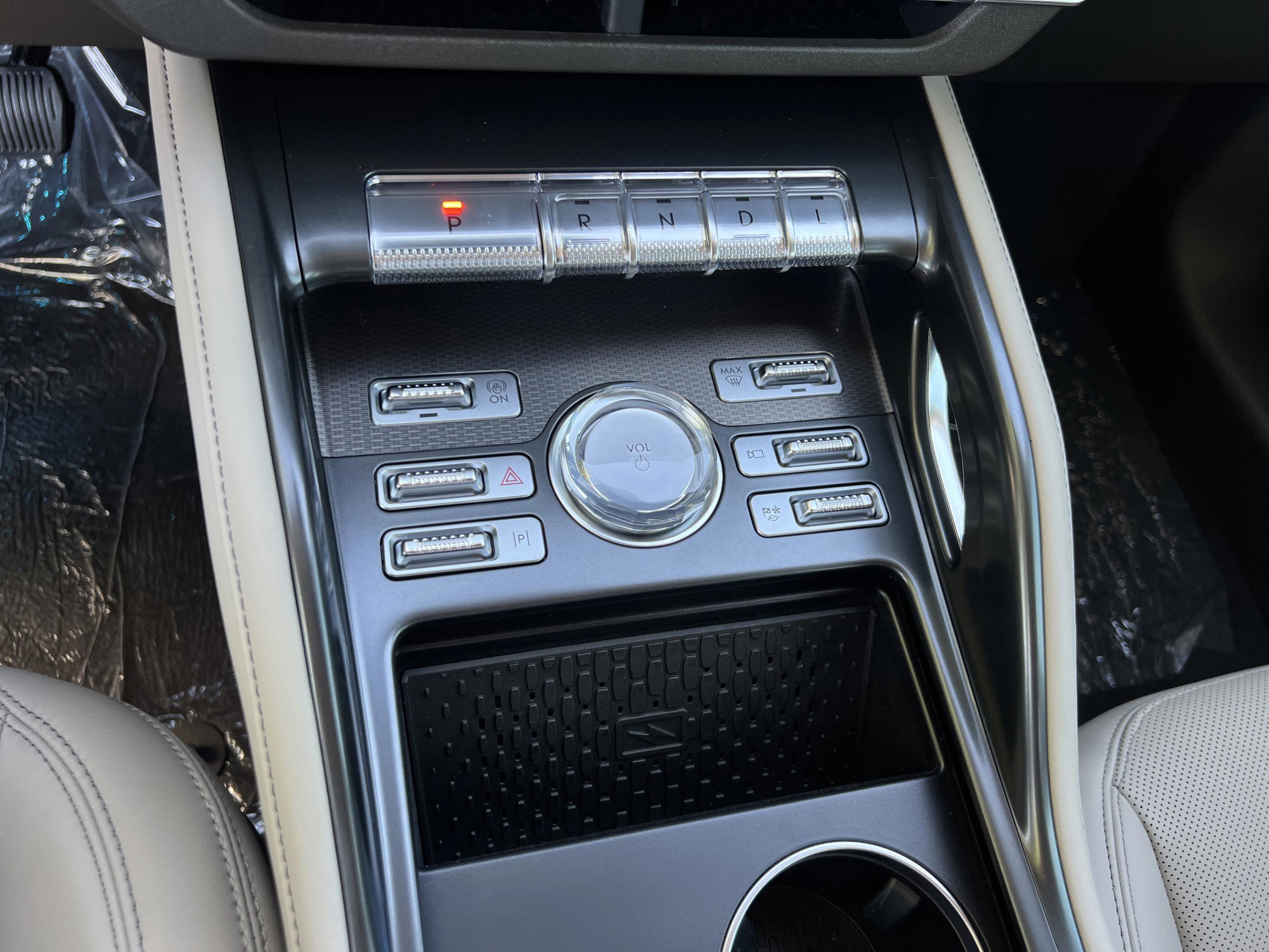 New 2025 Lincoln Nautilus Premier w/ Equipment Group 102A image 20