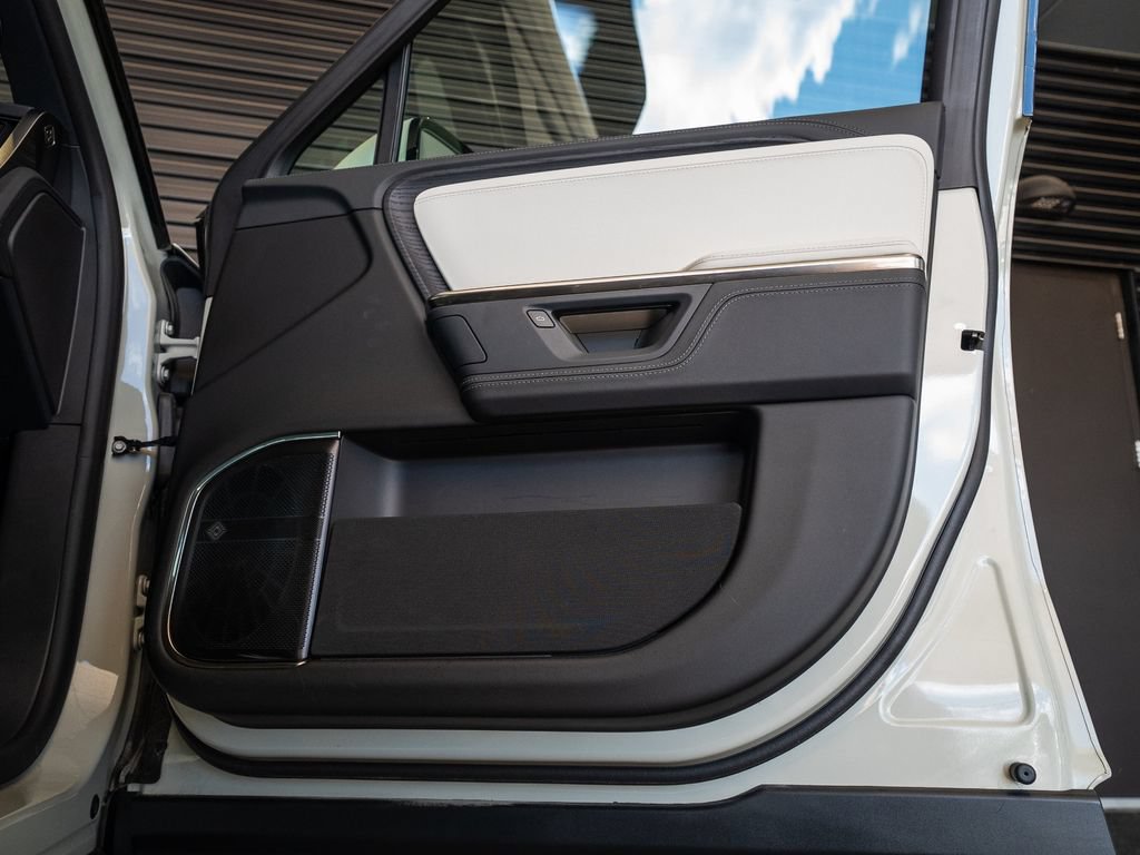 Used 2025 Rivian R1S Premium Dual AWD/4WD image 27