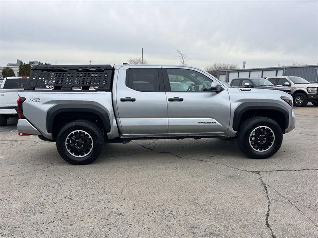 Used 2025 Toyota Tacoma TRD Off-Road image 4