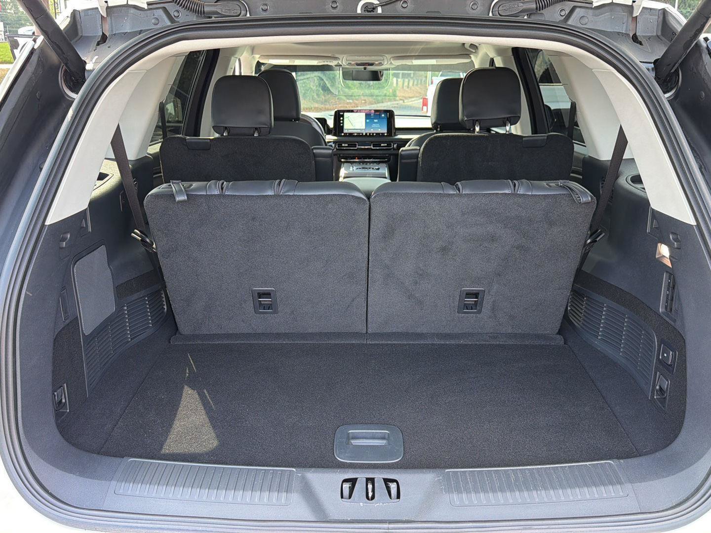 Used 2026 Lincoln Aviator AWD image 37