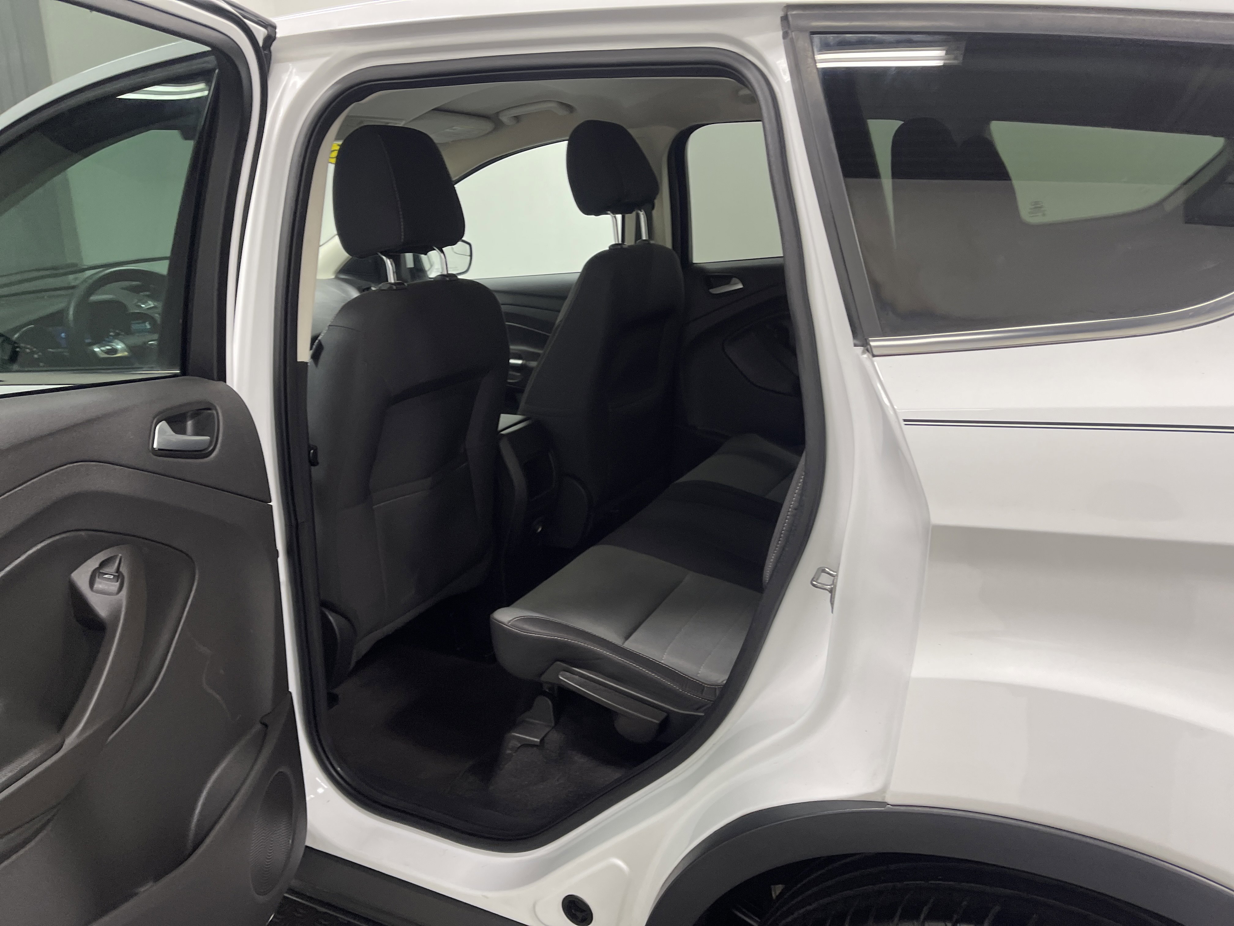 Used 2015 Ford Escape SE image 25