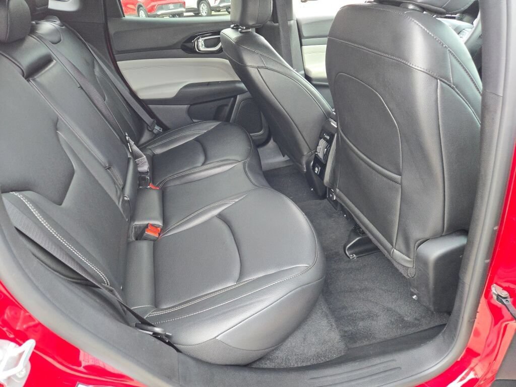 Used 2025 Jeep Compass Limited AWD/4WD image 9