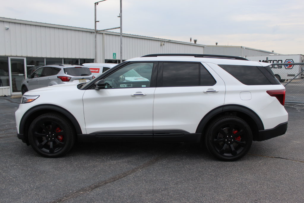 Used 2024 Ford Explorer ST w/ Equipment Group 401A AWD/4WD image 3