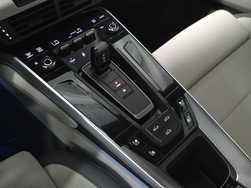 Certified 2025 Porsche 911 Carrera RWD image 20