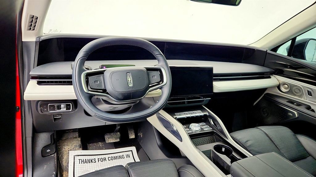 Used 2025 Lincoln Nautilus Reserve image 12