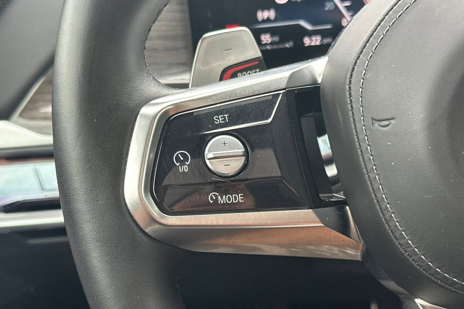 Certified 2025 BMW 740i RWD image 30