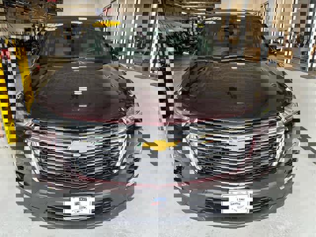 Used 2023 Chevrolet Traverse LT image 2