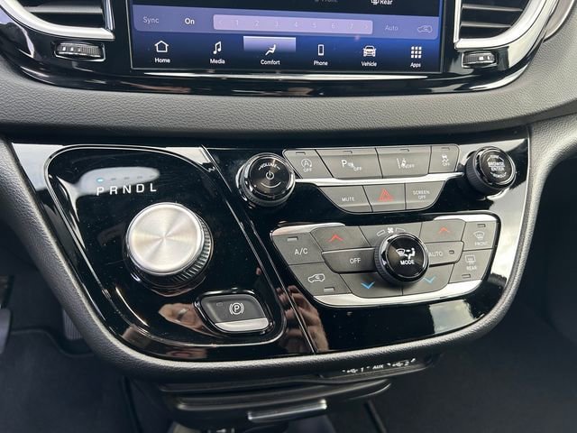 Used 2025 Chrysler Pacifica Select FWD image 31