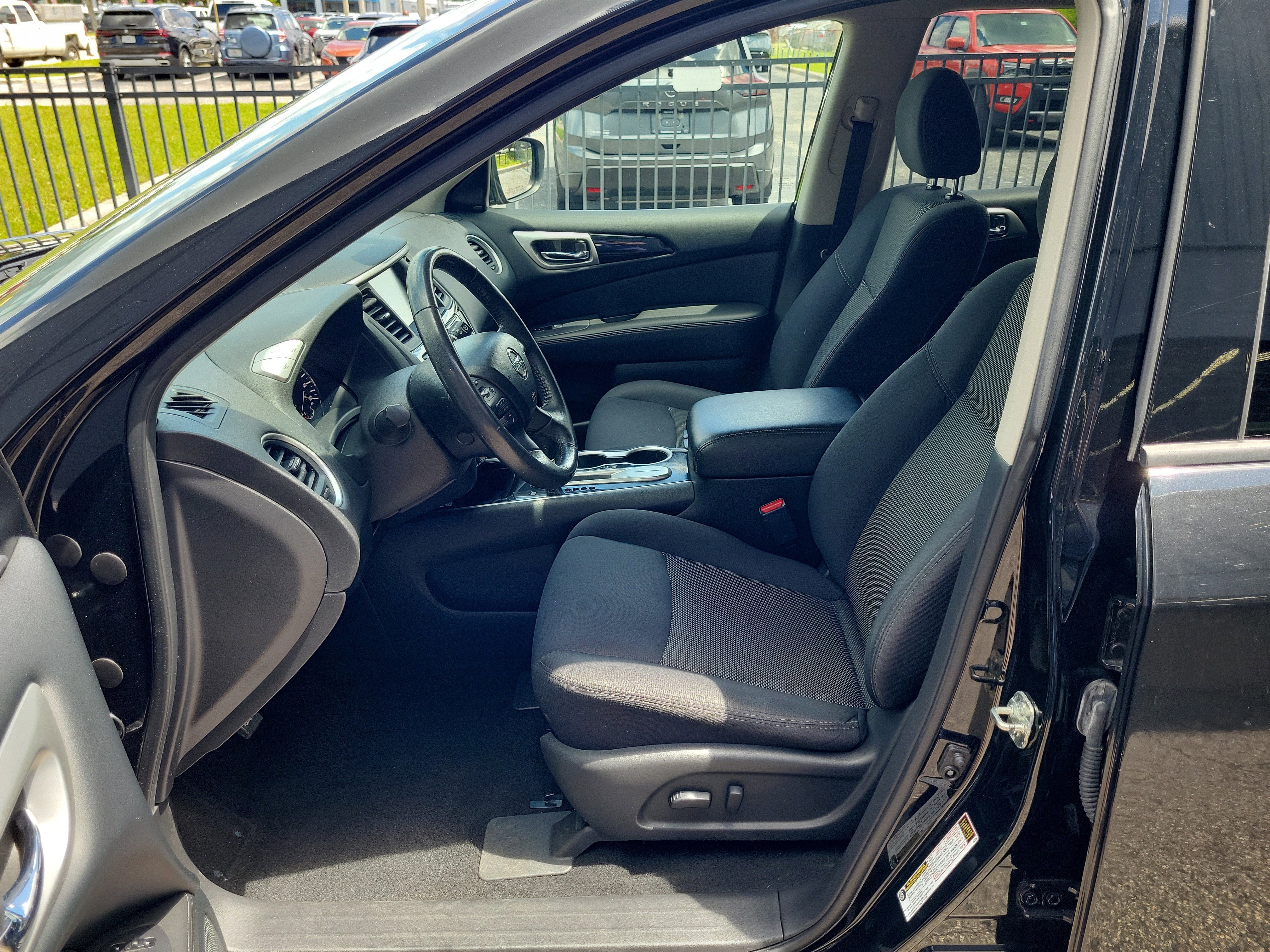 Used 2019 Nissan Pathfinder SV FWD image 13