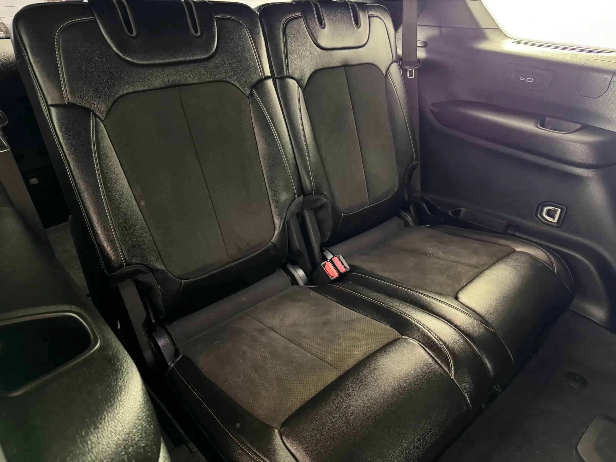Used 2023 Jeep Grand Cherokee L Laredo AWD/4WD image 39