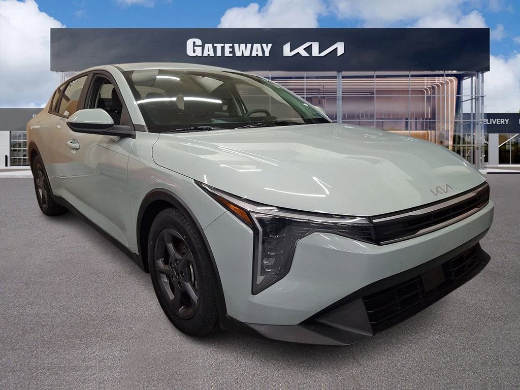 Used 2025 Kia K4 LXS image 1