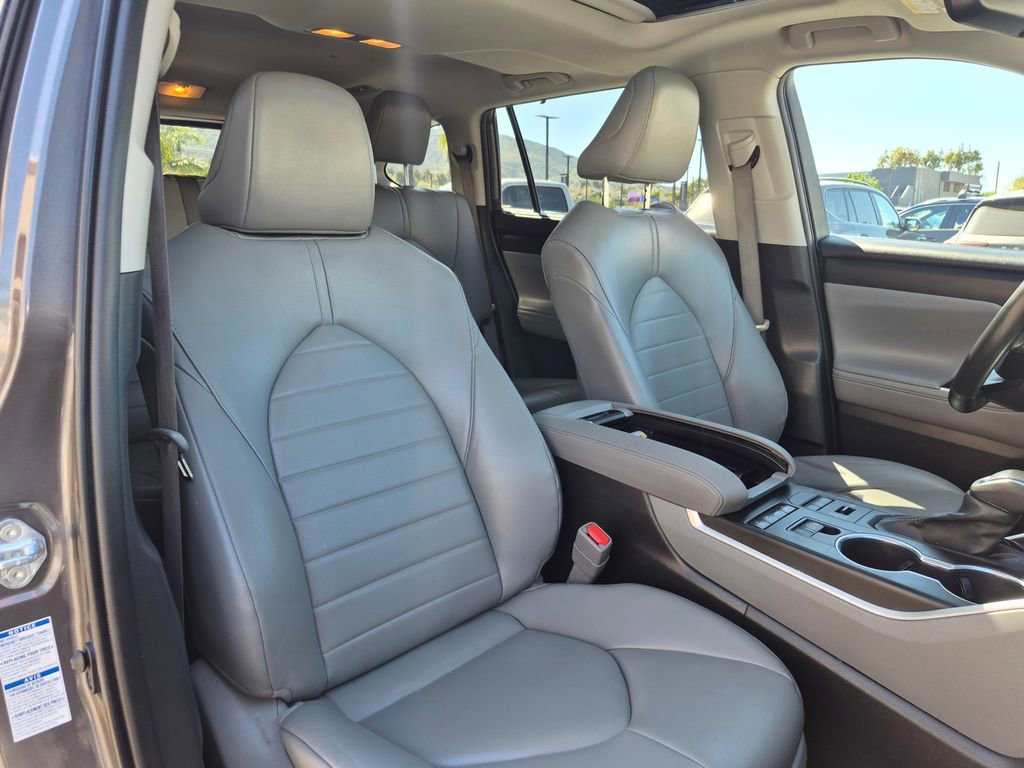 Used 2022 Toyota Highlander XLE image 33