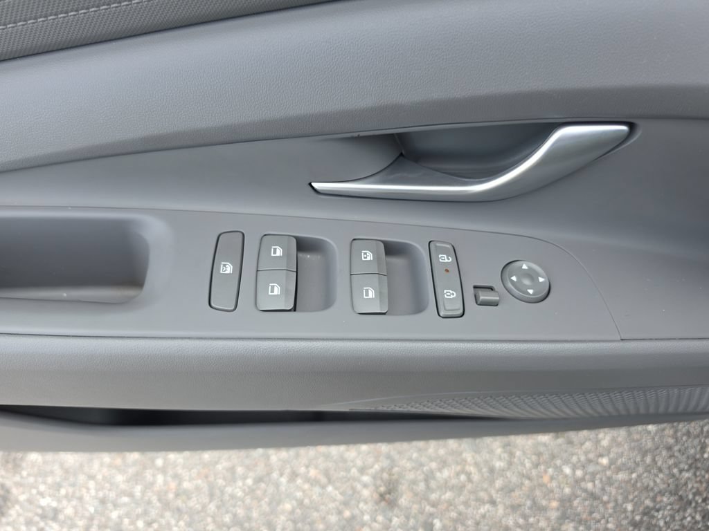 Used 2024 Hyundai Elantra SEL FWD image 17