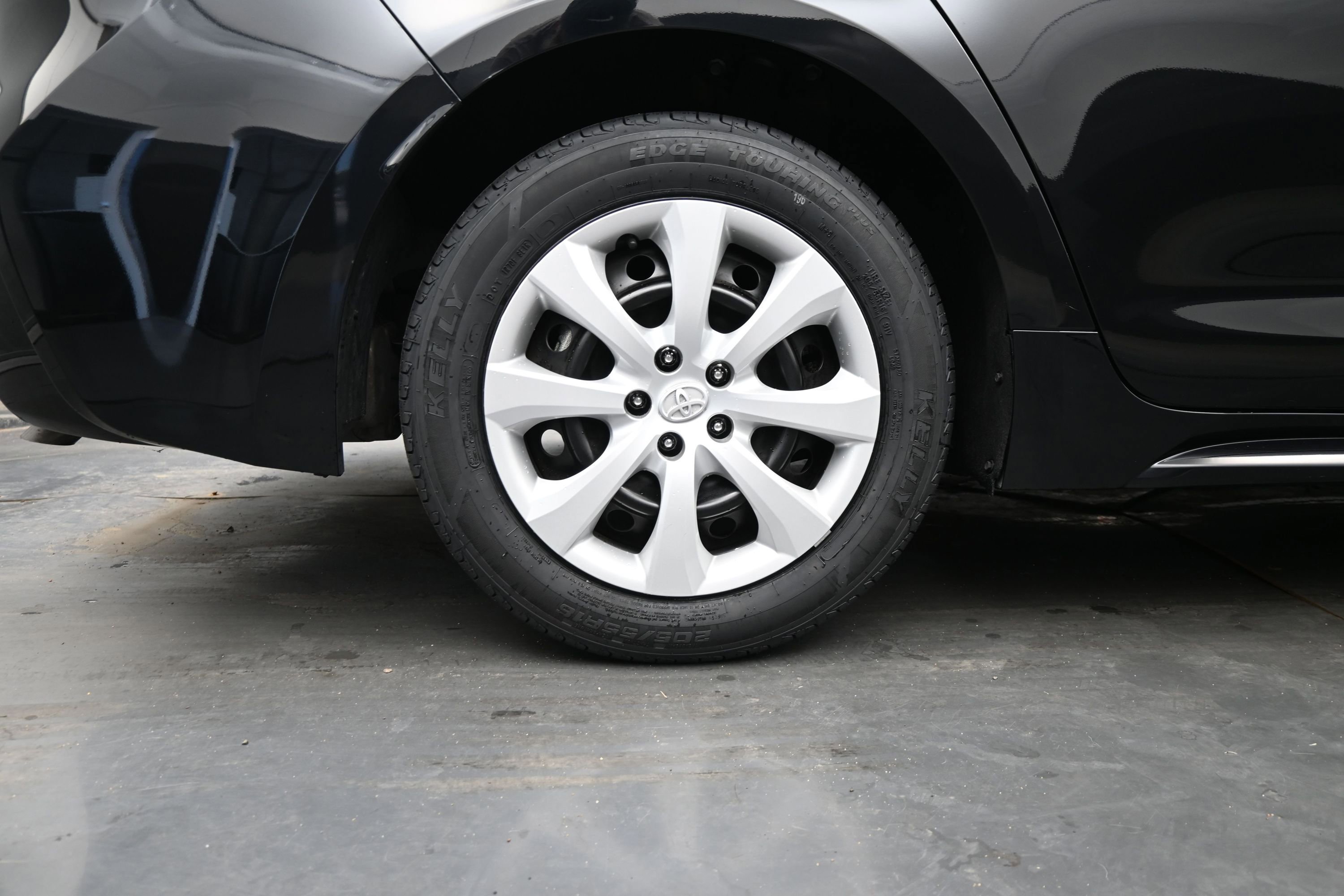 Used 2025 Toyota Corolla LE FWD image 11