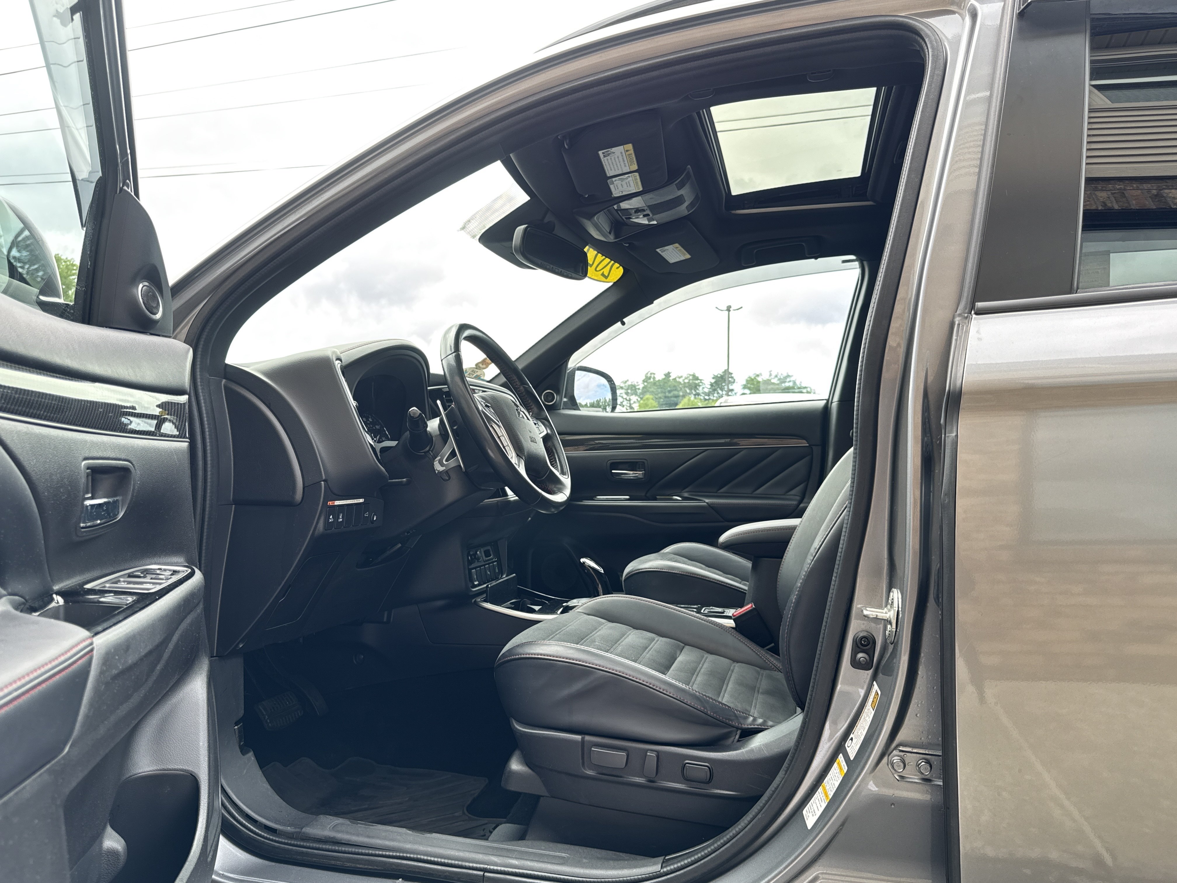 Used 2022 Mitsubishi Outlander LE AWD/4WD image 9