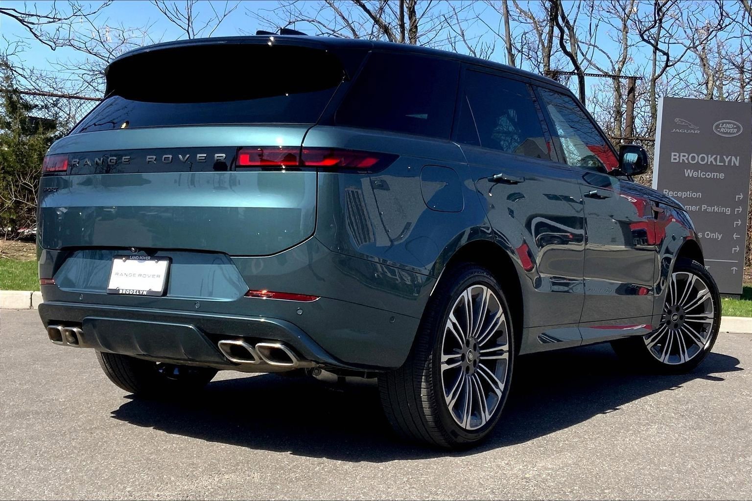 Used 2025 Land Rover Range Rover Sport Dynamic SE image 12