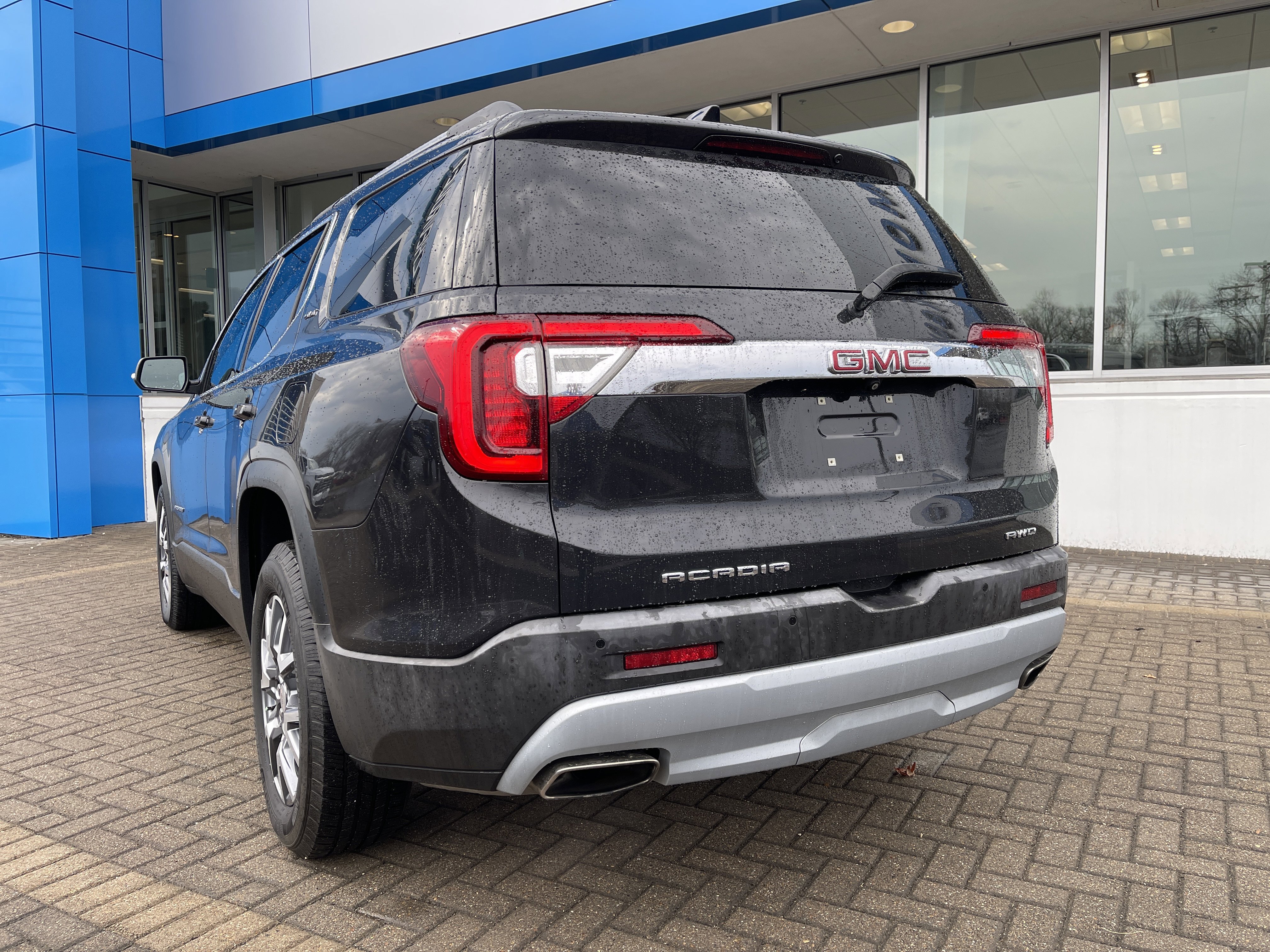 Used 2020 GMC Acadia SLT image 3