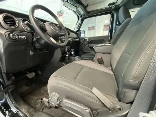 Used 2022 Jeep Wrangler Sport AWD/4WD image 9