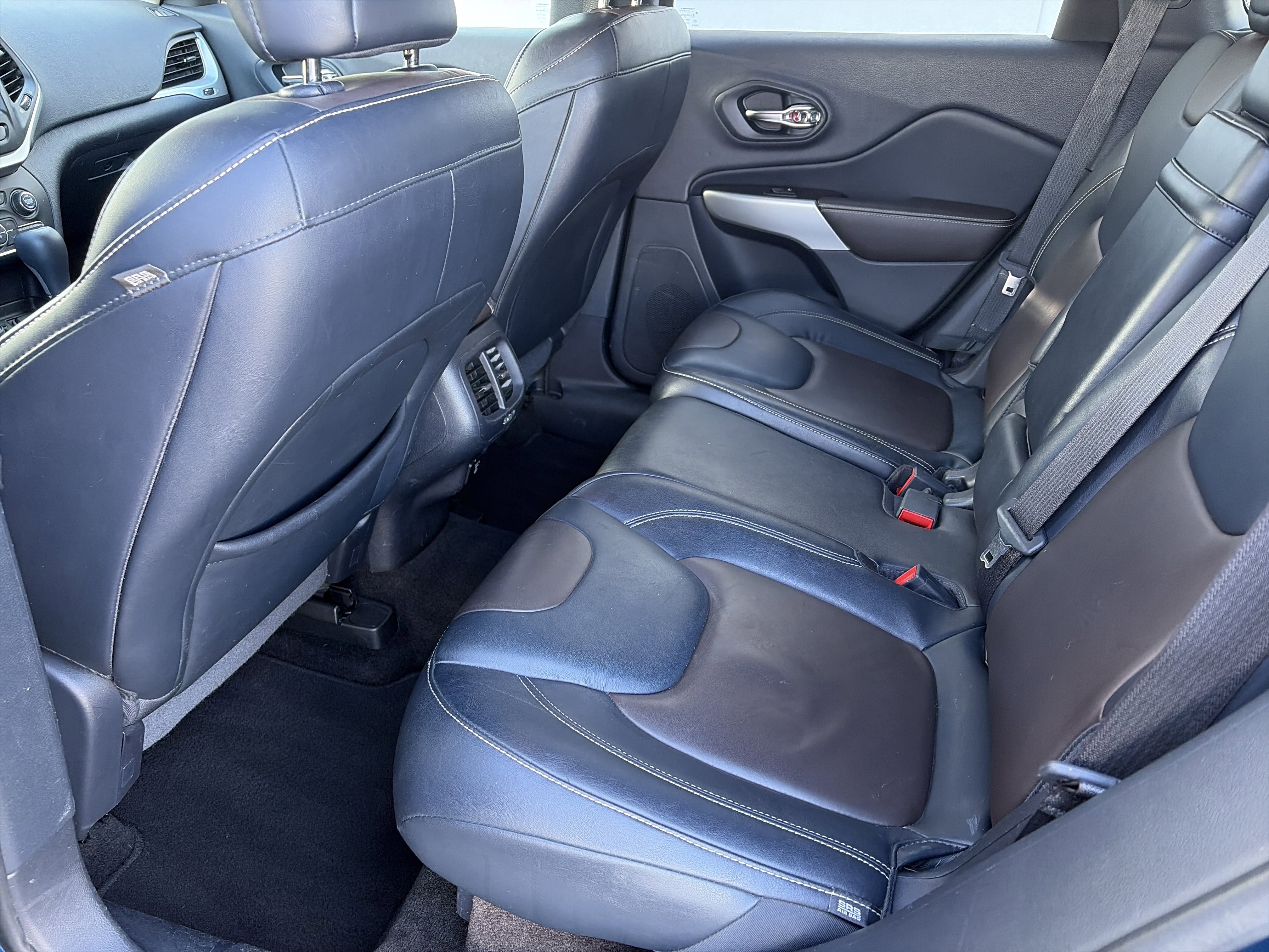 Used 2018 Jeep Cherokee Limited image 24