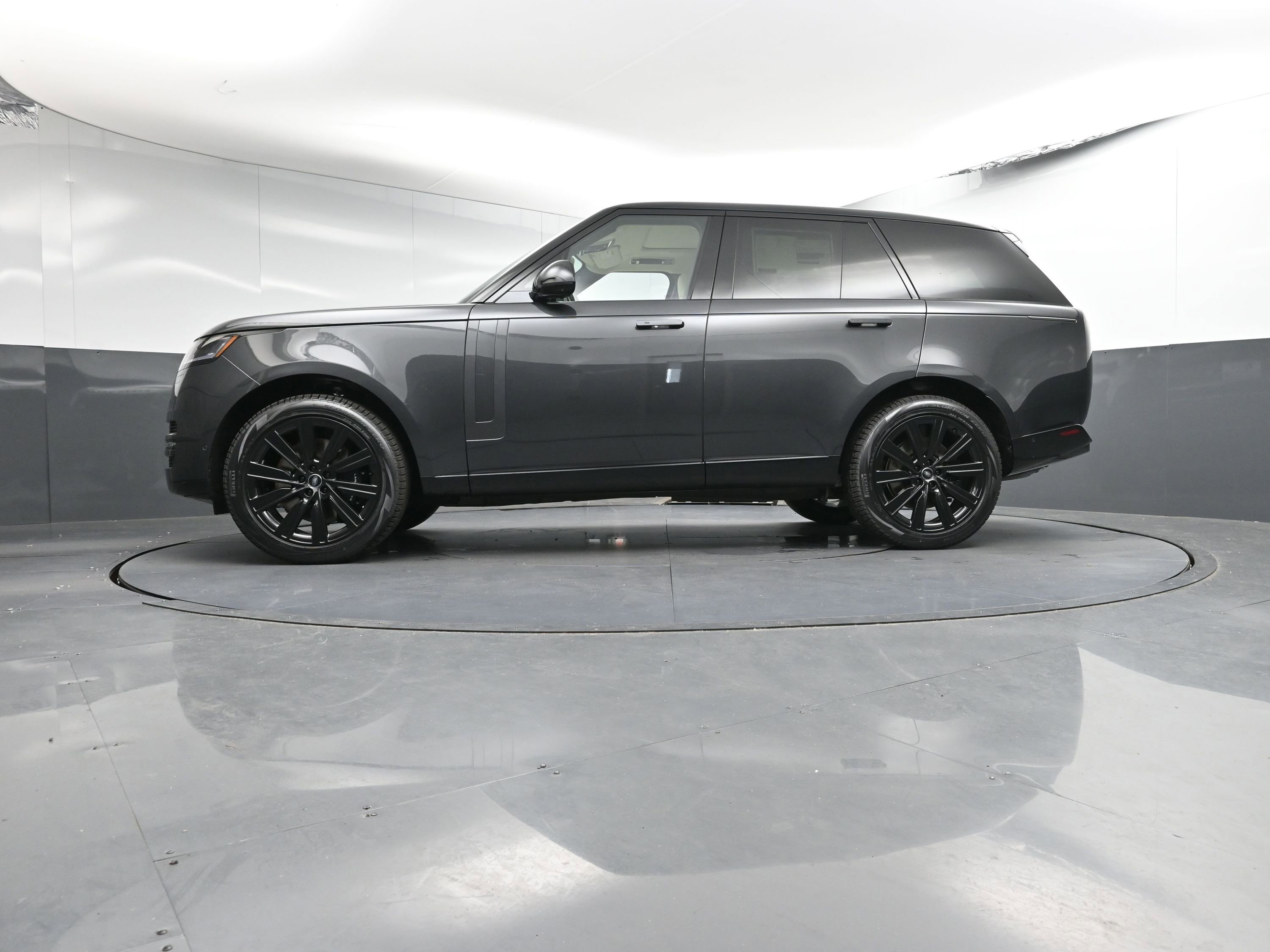 New 2025 Land Rover Range Rover SE image 28