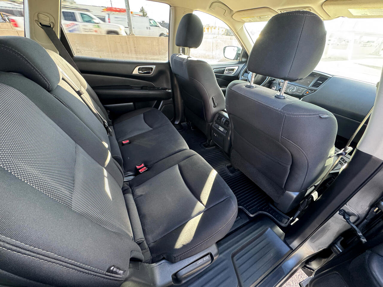 Used 2019 Nissan Pathfinder S image 17