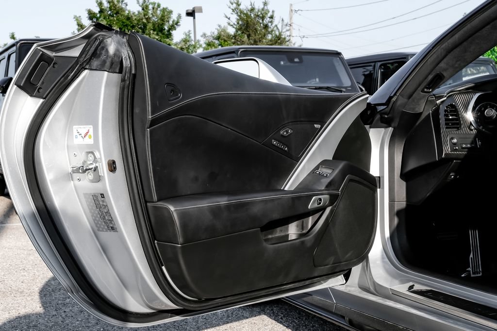 Used 2018 Chevrolet Corvette Z06 RWD image 38