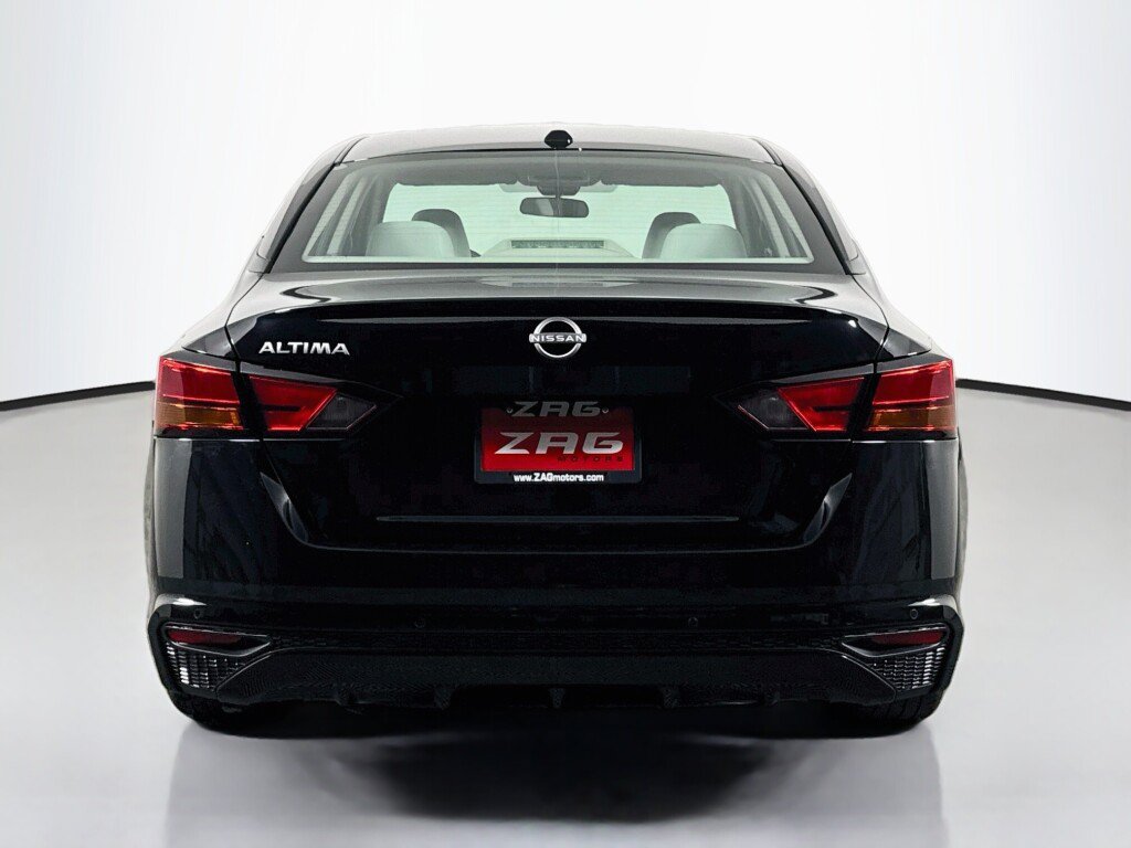 Used 2025 Nissan Altima 2.5 SV FWD image 4