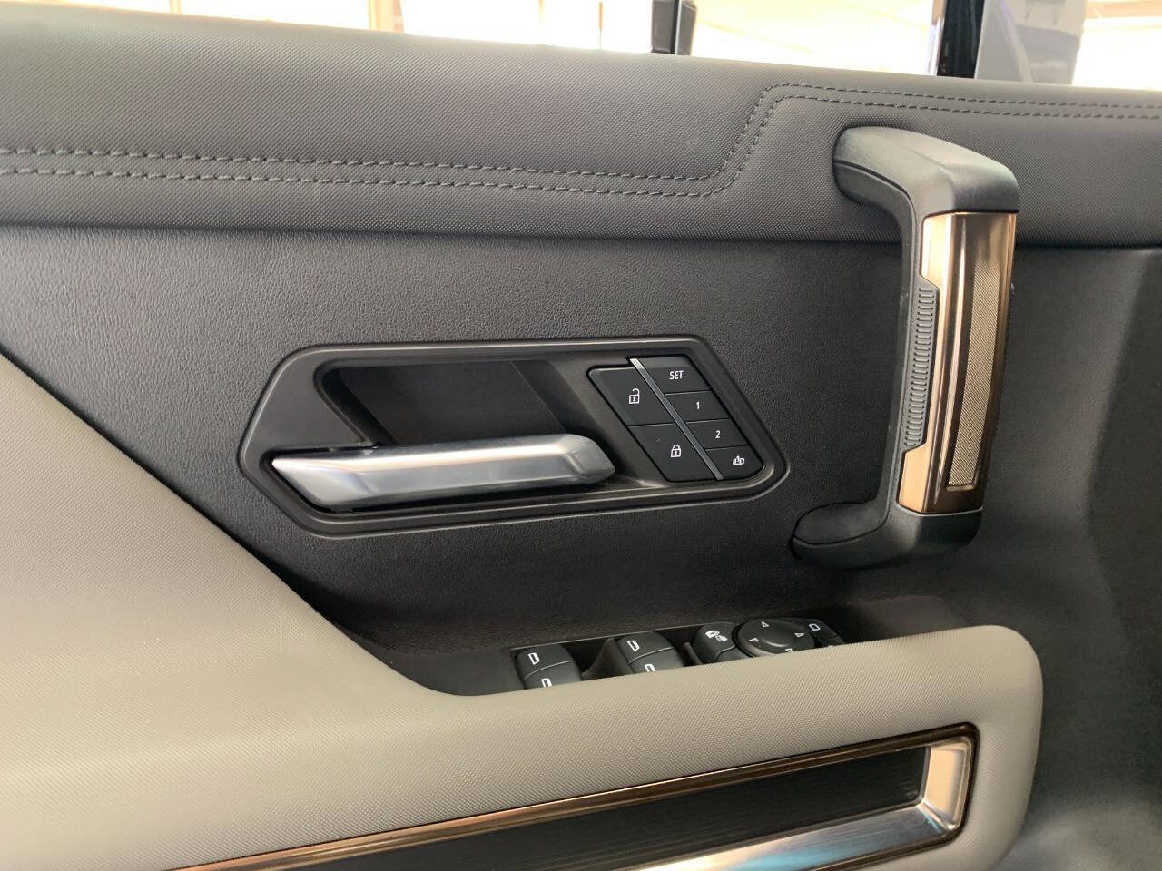 Used 2024 GMC Hummer EV 2X w/ LPO, Illumination Package image 26