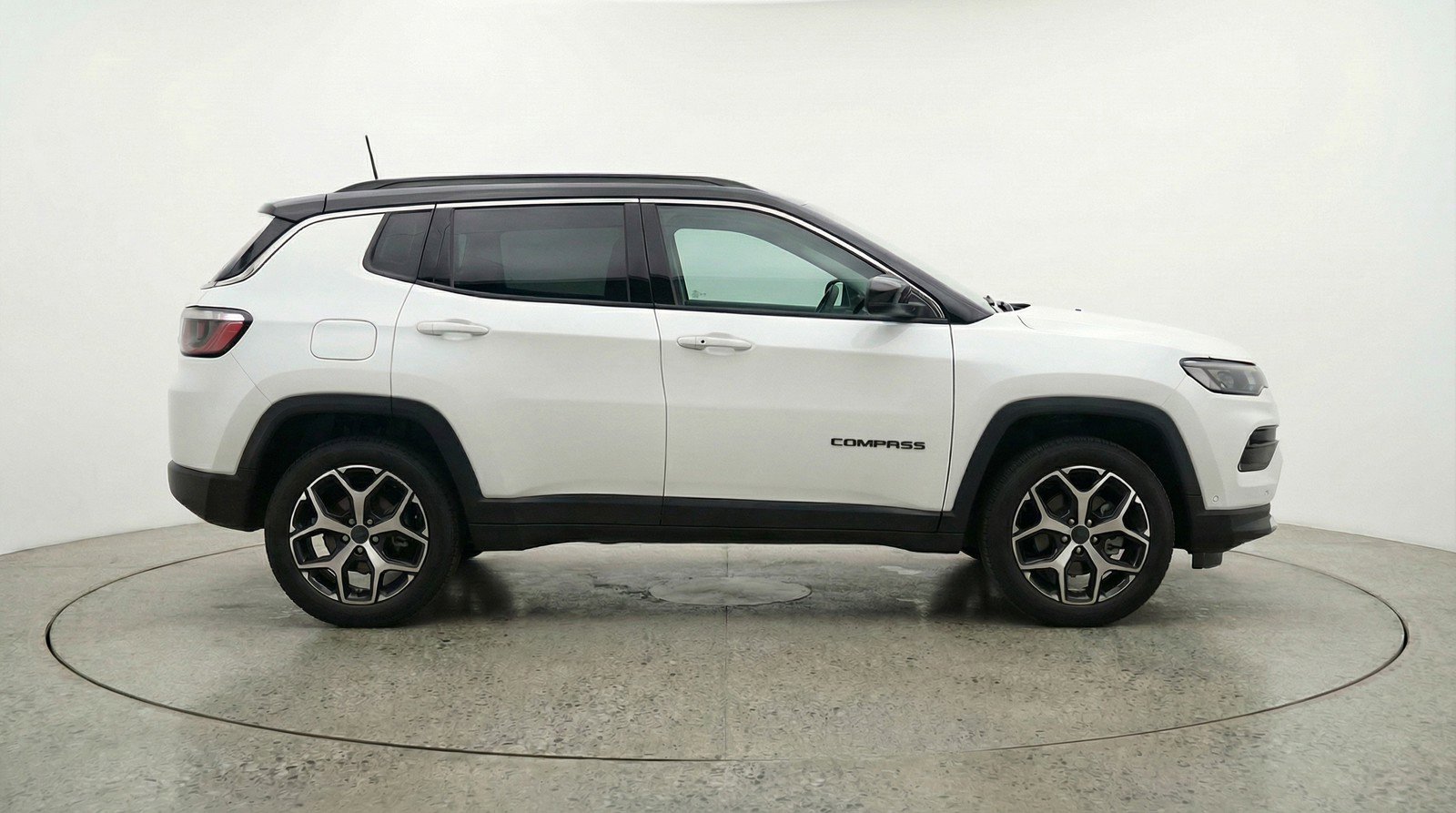 Used 2025 Jeep Compass Limited image 11