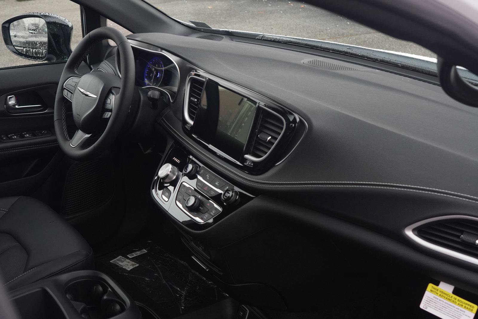 New 2026 Chrysler Pacifica Select w/ S Appearance Package image 33