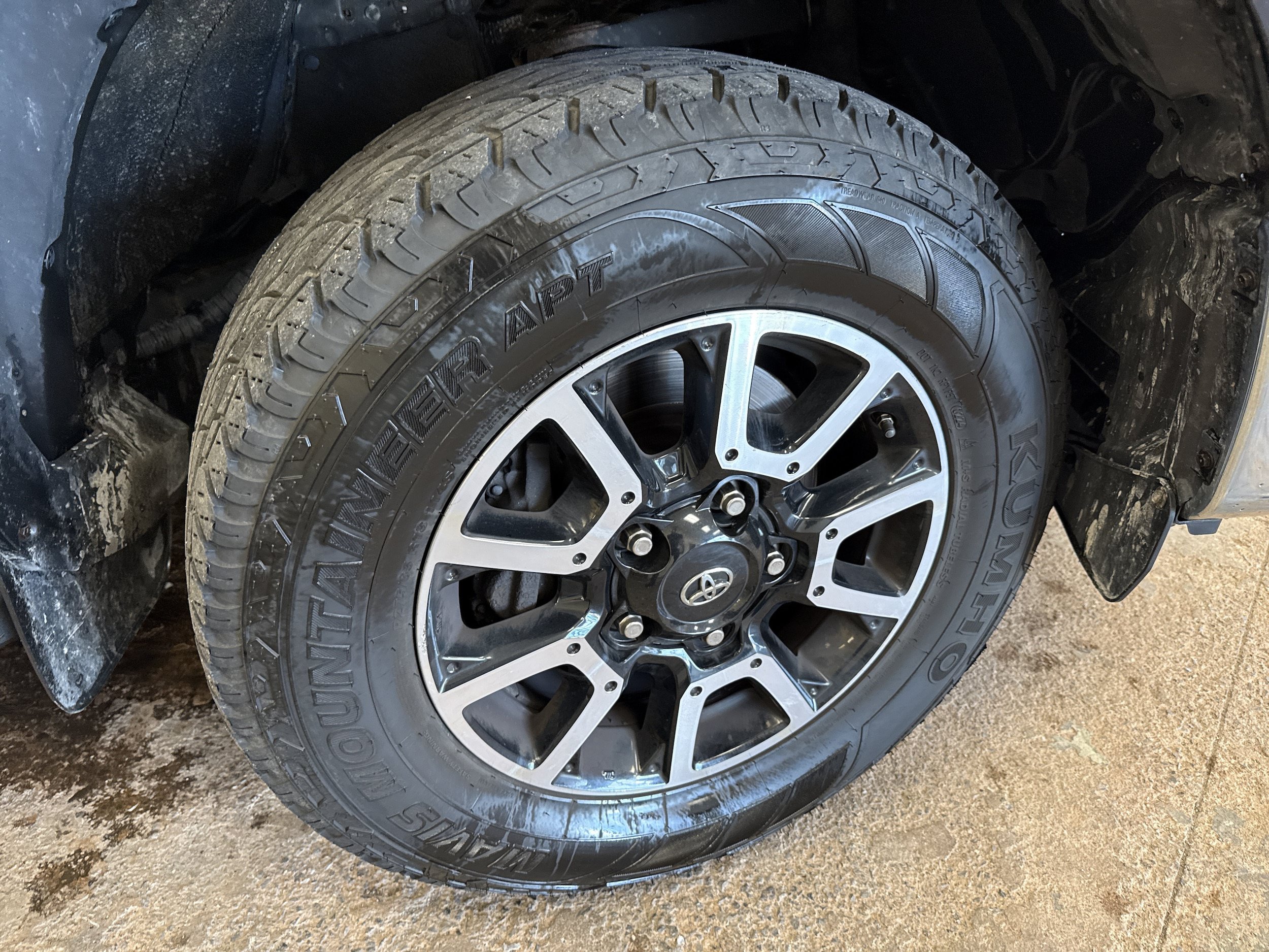Used 2019 Toyota Tundra Limited w/ Limited Premium Package AWD/4WD image 14