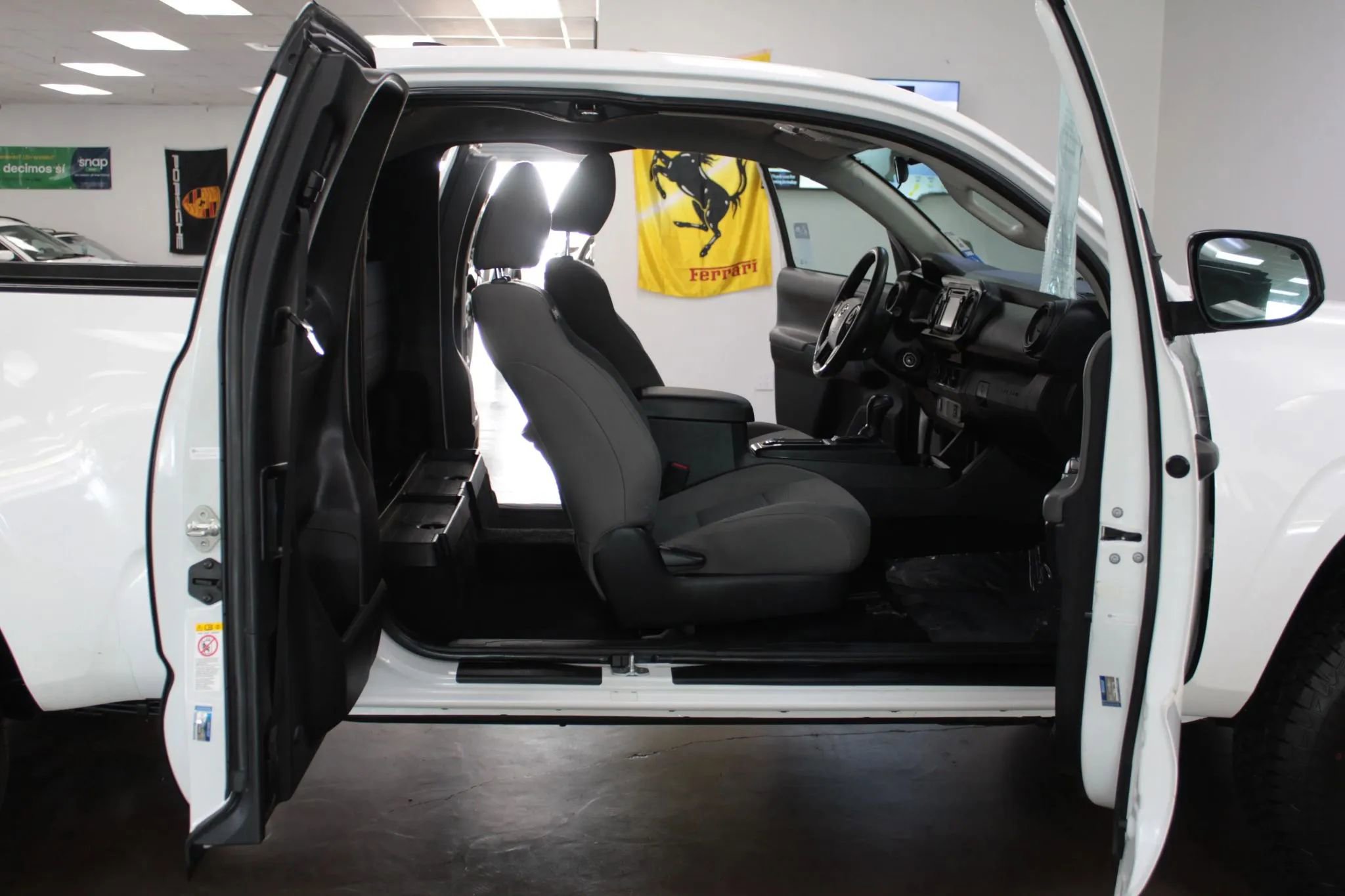 Used 2022 Toyota Tacoma SR image 18