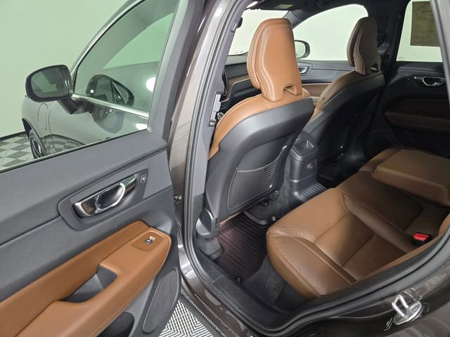 Used 2023 Volvo XC60 T8 Ultimate w/ Climate Package image 17