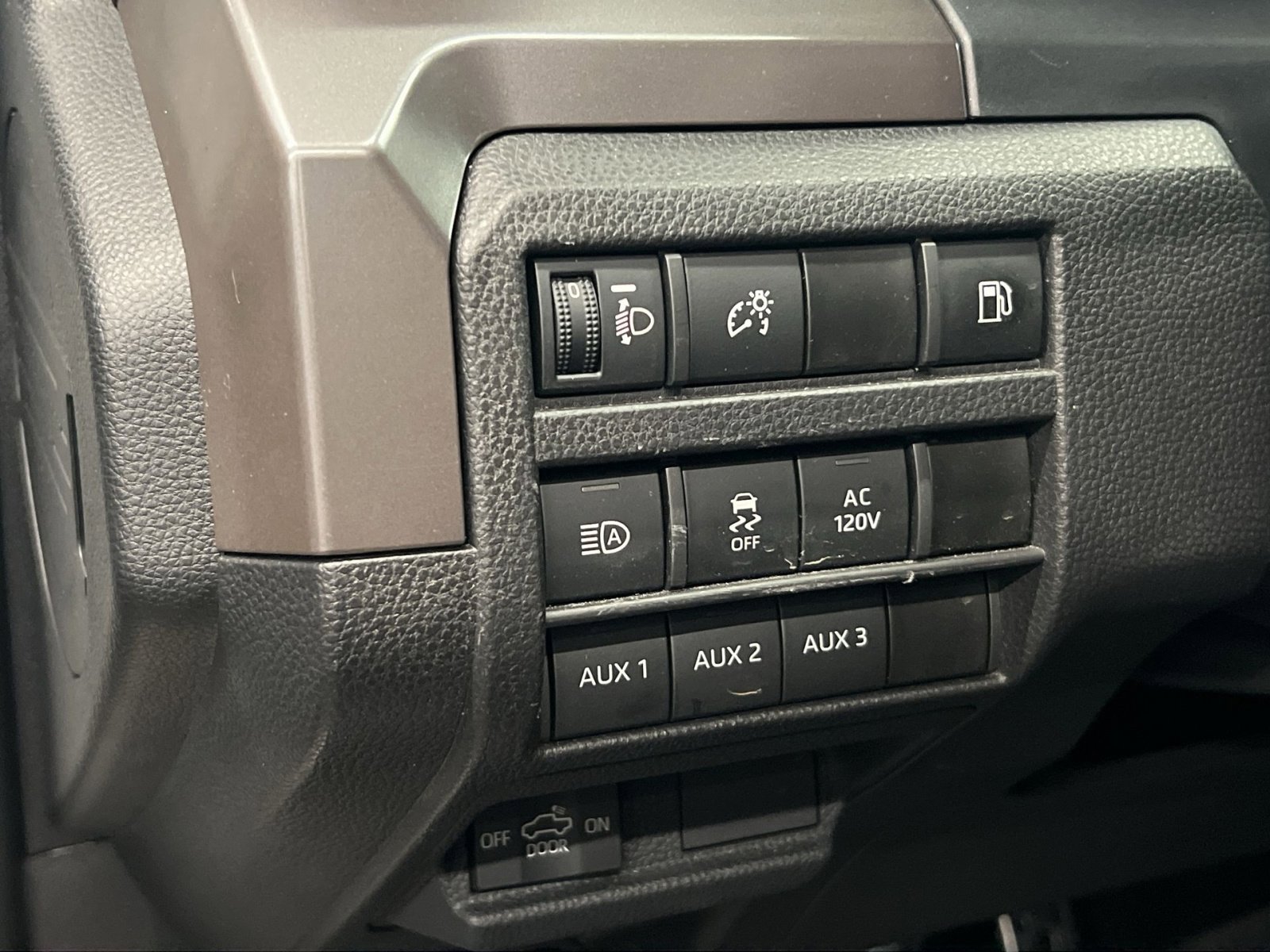 Used 2024 Toyota Tacoma TRD Sport w/ TRD Sport Upgrade Package image 24