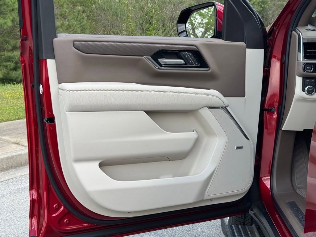 New 2025 GMC Yukon XL Denali w/ Denali Reserve Package image 19