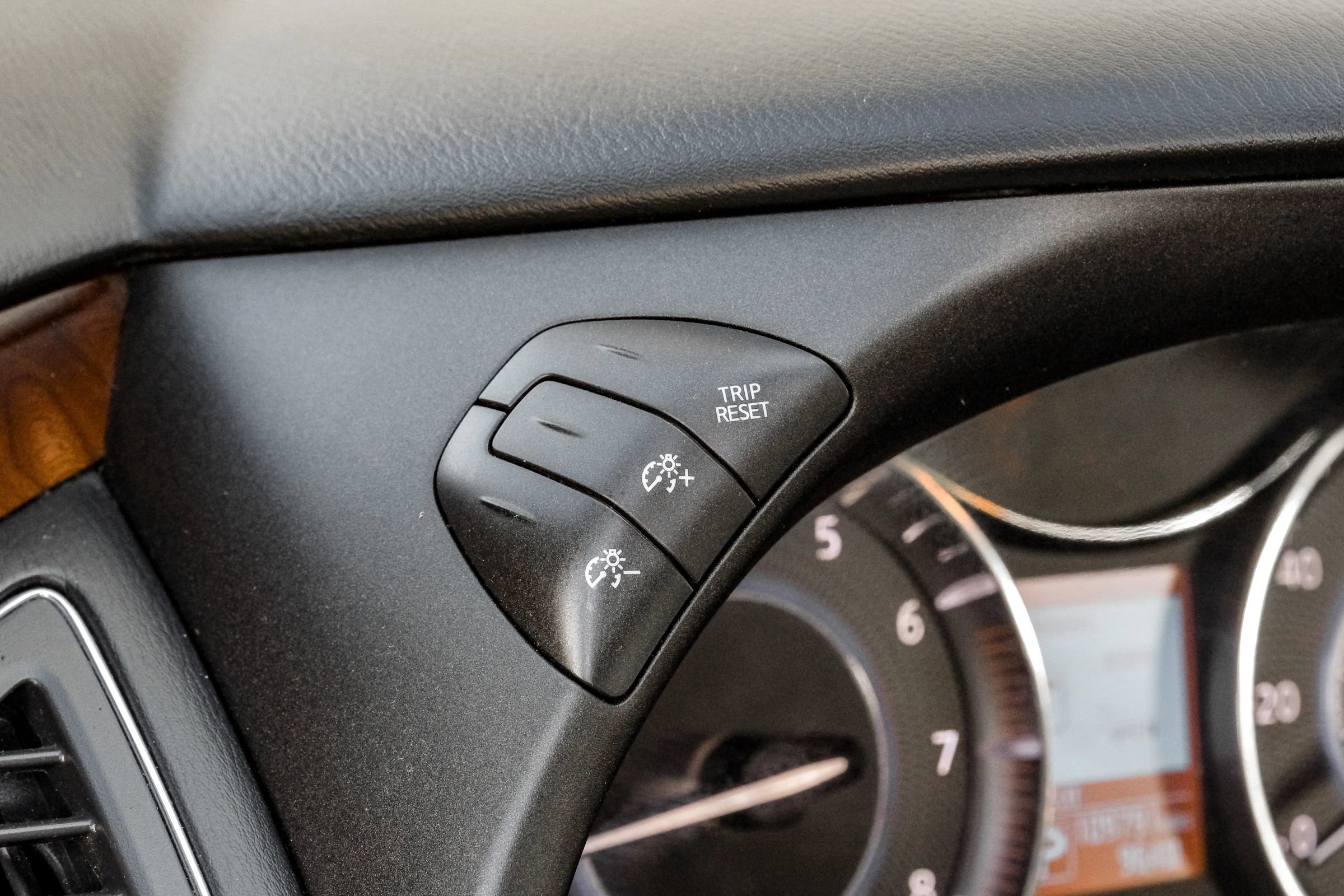 Used 2016 INFINITI QX80 4WD w/ Deluxe Technology Package image 37