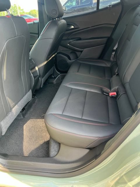 Used 2024 Chevrolet Trax RS w/ Sunroof Package FWD image 9