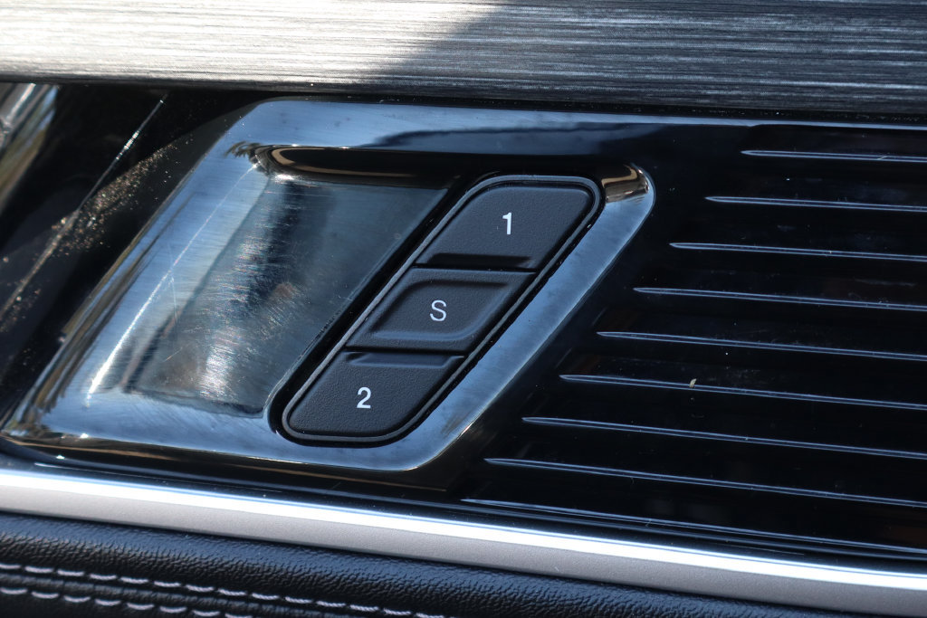 Used 2024 Jeep Wagoneer Series II RWD image 17