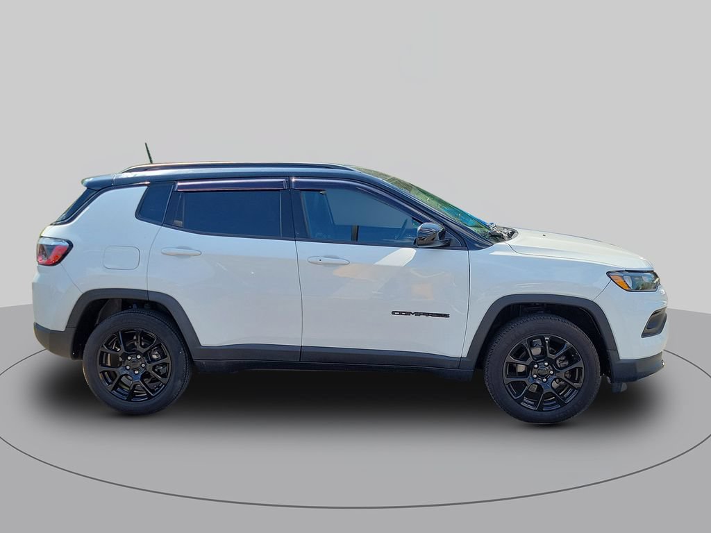 Used 2022 Jeep Compass Latitude w/ Convenience Group AWD/4WD image 2