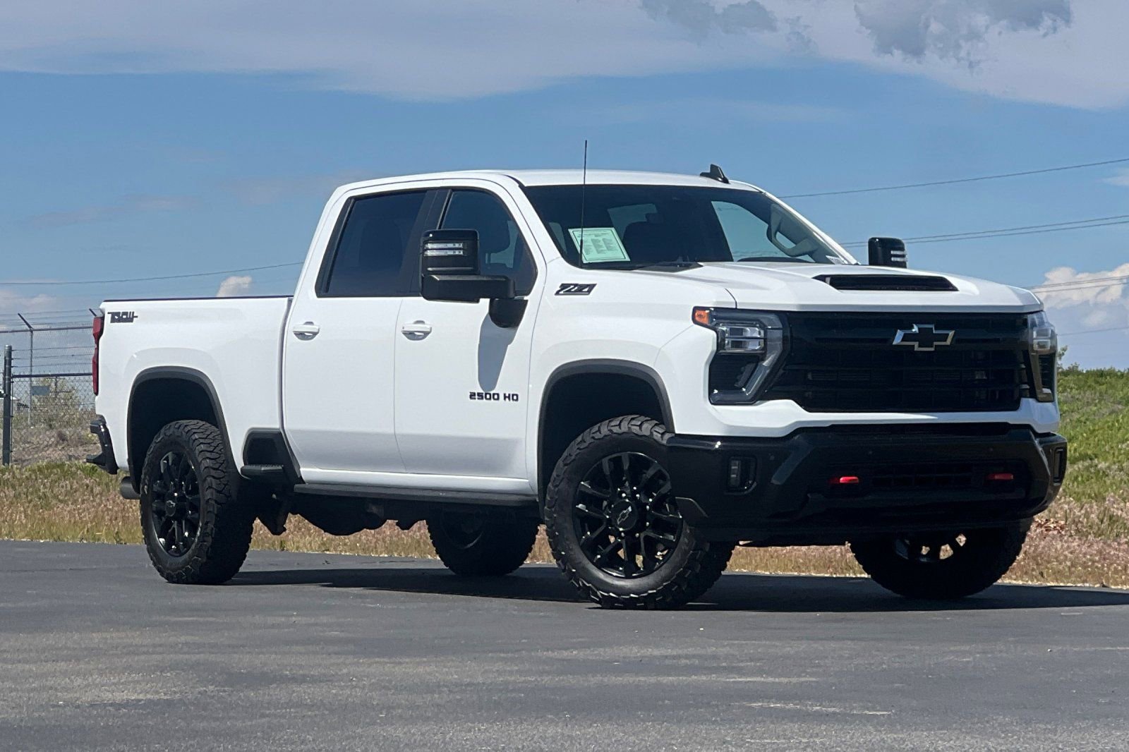 Used 2025 Chevrolet Silverado 2500 LT w/ Trail Boss Package AWD/4WD image 2