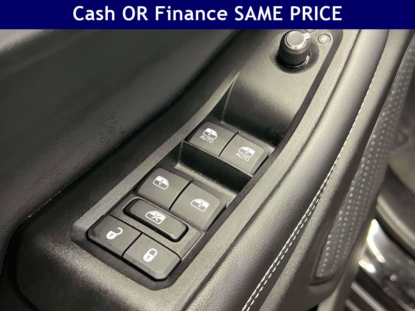 Used 2025 Jeep Grand Cherokee Laredo X w/ Luxury Tech Group I AWD/4WD image 19