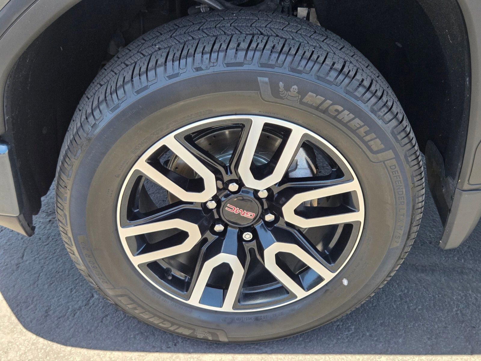 Used 2021 GMC Sierra 1500 AT4 w/ Technology Package AWD/4WD image 9