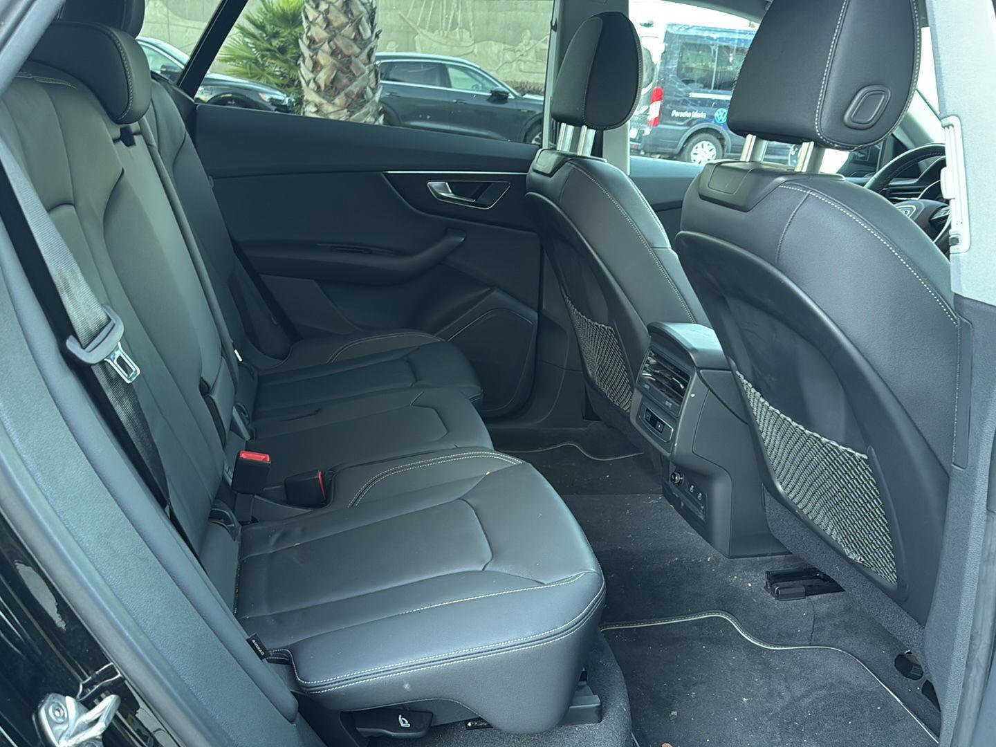 Used 2023 Audi Q8 Premium image 15