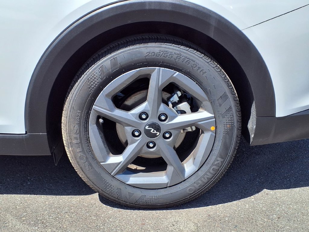 Used 2025 Kia K4 FWD image 7