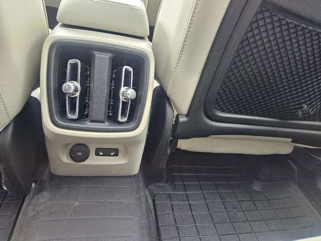 Certified 2023 Volvo XC40 B5 Plus w/ Climate Package image 16