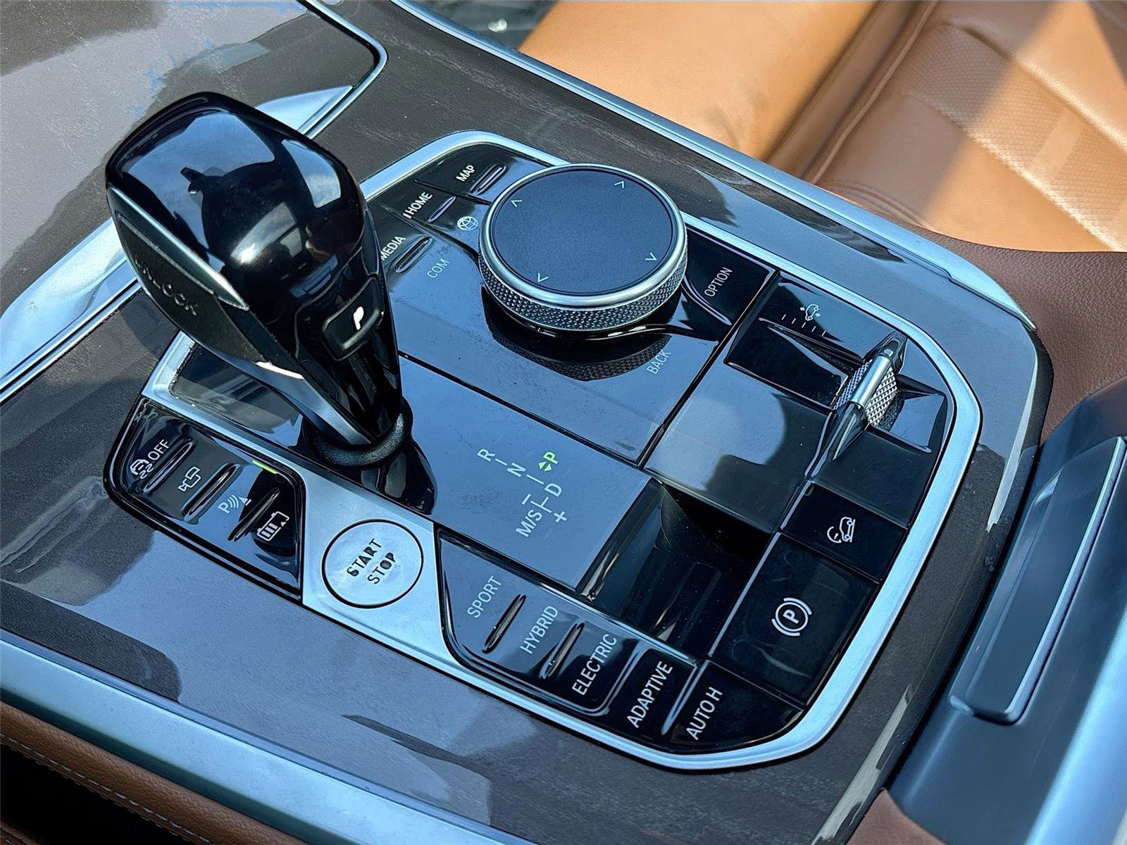 Used 2022 BMW X5 xDrive45e w/ Parking Assistance Package AWD/4WD image 17